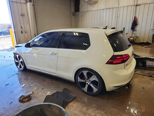 3VWTT7AU5HM001424 2017 VOLKSWAGEN GTI - Image 2