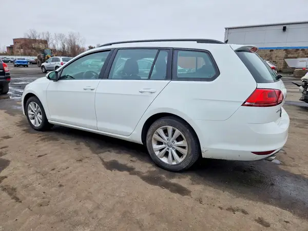 3VWU17AU3HM543227 2017 VOLKSWAGEN GOLF - Image 2