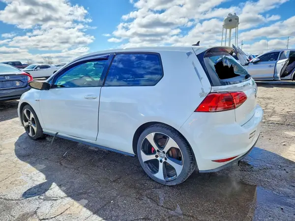 3VWYT7AU0GM001366 2016 VOLKSWAGEN GTI - Image 2