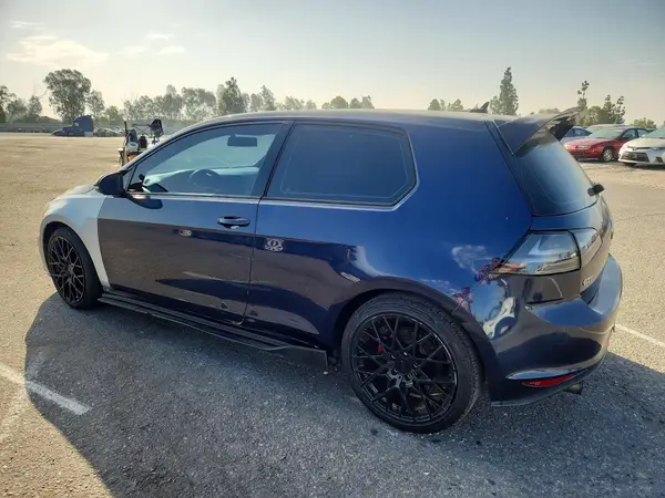 3VWYT7AU7GM025597 2016 VOLKSWAGEN GTI - Image 2