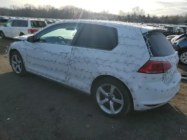 3VWYT7AU9GM066510 2016 VOLKSWAGEN GTI - Image 2