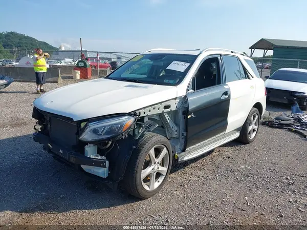 4JGDA5HB0GA643725 2016 MERCEDES-BENZ GLE - Image 2
