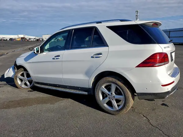 4JGDA5HB0GA728967 2016 MERCEDES-BENZ GLE - Image 2
