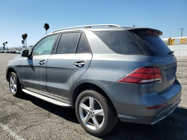 4JGDA5HB1JB008899 2018 MERCEDES-BENZ GLE - Image 2