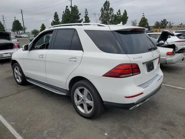 4JGDA5HB1JB020843 2018 MERCEDES-BENZ GLE - Image 2