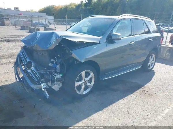 4JGDA5HB1JB078743 2018 MERCEDES-BENZ GLE - Image 2