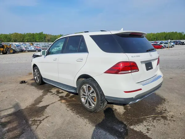 4JGDA5HB2JB069341 2018 MERCEDES-BENZ GLE - Image 2