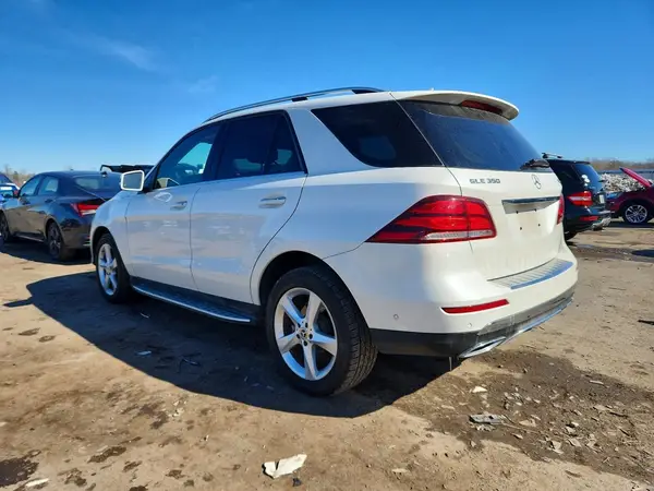 4JGDA5HB2JB111071 2018 MERCEDES-BENZ GLE - Image 2