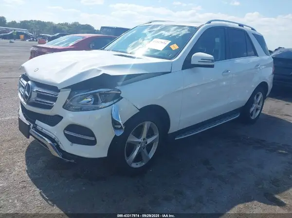 4JGDA5HB3GA744385 2016 MERCEDES-BENZ GLE - Image 2