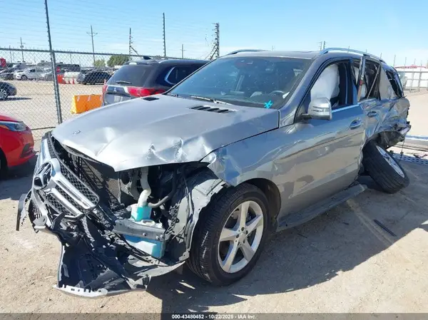 4JGDA5HB3GA782795 2016 MERCEDES-BENZ GLE - Image 2