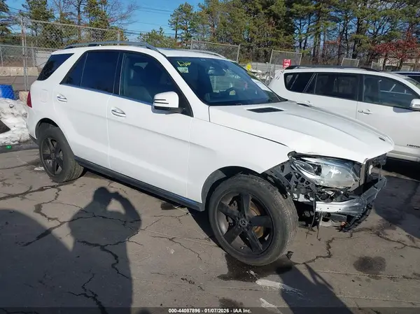 4JGDA5HB3JB051205 2018 MERCEDES-BENZ GLE - Image 1