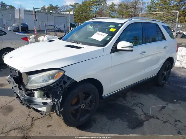 4JGDA5HB3JB051205 2018 MERCEDES-BENZ GLE - Image 2