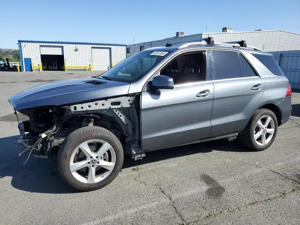 4JGDA5HB3JB070529 2018 MERCEDES-BENZ GLE - Image 1