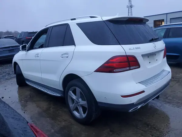 4JGDA5HB3JB082051 2018 MERCEDES-BENZ GLE - Image 2