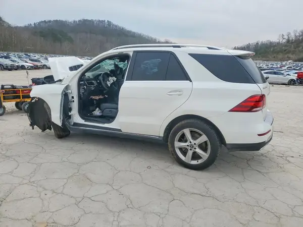 4JGDA5HB3JB144449 2018 MERCEDES-BENZ GLE - Image 2