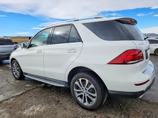 4JGDA5HB3JB165821 2018 MERCEDES-BENZ GLE - Image 2