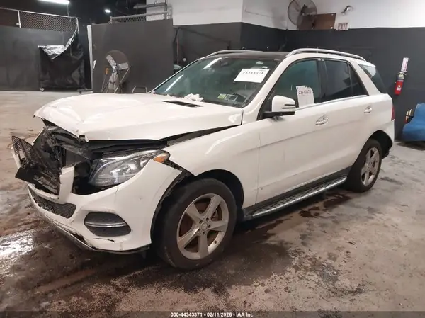 4JGDA5HB4GA685010 2016 MERCEDES-BENZ GLE - Image 2
