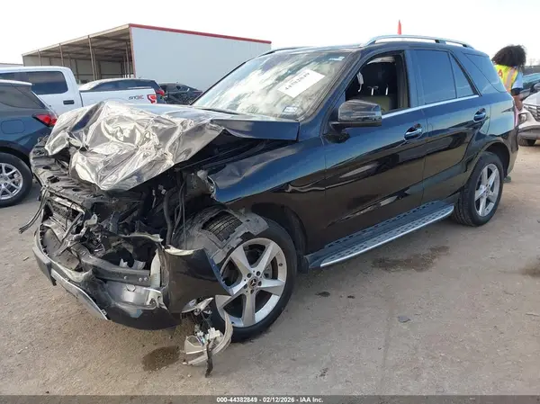 4JGDA5HB4HA965415 2017 MERCEDES-BENZ GLE - Image 2