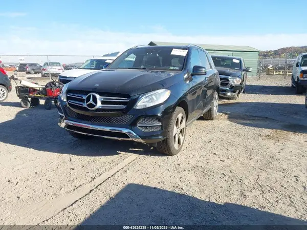4JGDA5HB5HA886481 2017 MERCEDES-BENZ GLE - Image 2