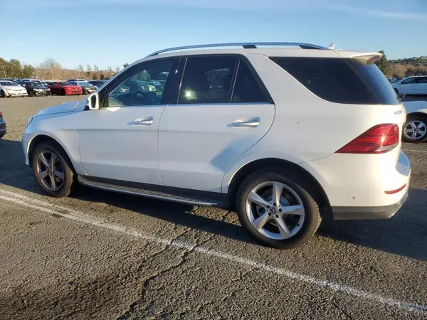 4JGDA5HB5JB013457 2018 MERCEDES-BENZ GLE - Image 2