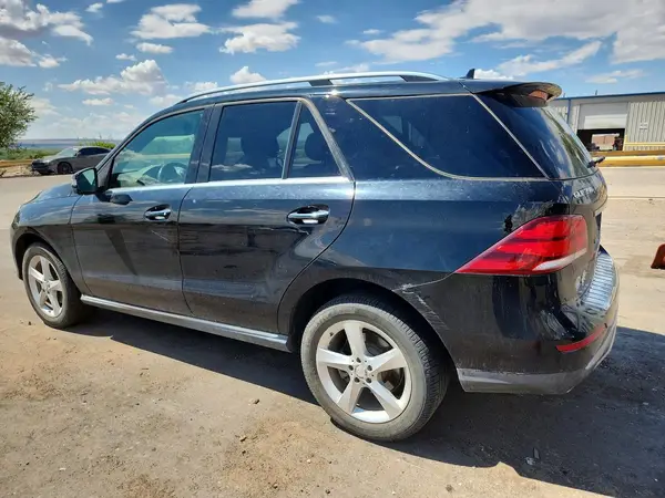 4JGDA5HB6HA850542 2017 MERCEDES-BENZ GLE - Image 2