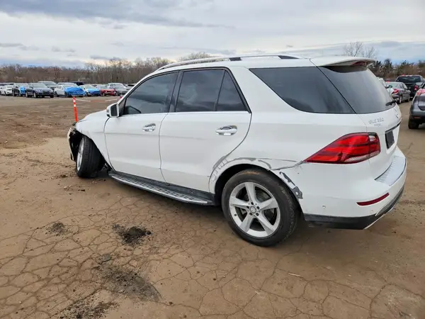 4JGDA5HB8GA698049 2016 MERCEDES-BENZ GLE - Image 2