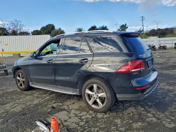4JGDA5HB8HA824637 2017 MERCEDES-BENZ GLE - Image 2