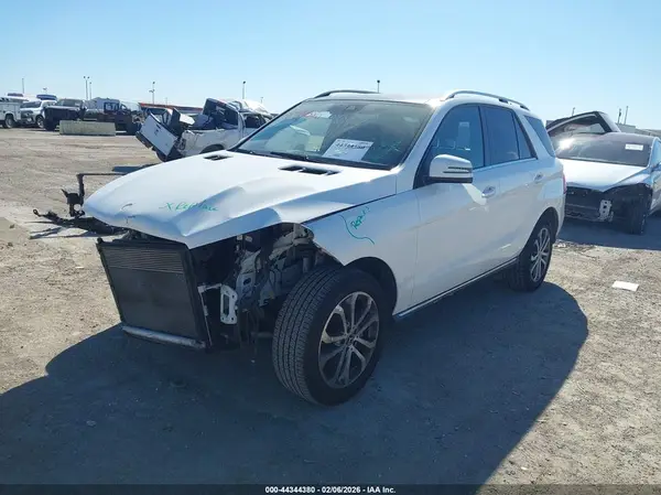 4JGDA5HB8HA910854 2017 MERCEDES-BENZ GLE - Image 2