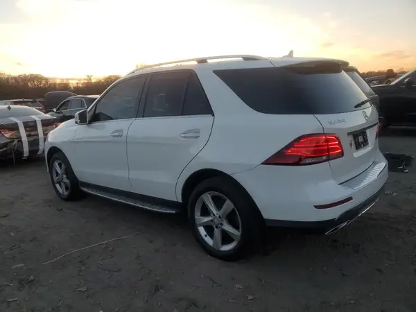 4JGDA5JB0HA901124 2017 MERCEDES-BENZ GLE - Image 2