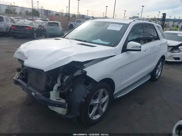 4JGDA5JB1JB010033 2018 MERCEDES-BENZ GLE - Image 2