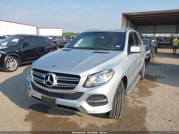 4JGDA5JB1JB182711 2018 MERCEDES-BENZ GLE - Image 2