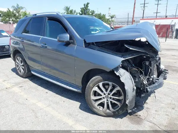 4JGDA5JB2JB042375 2018 MERCEDES-BENZ GLE - Image 1