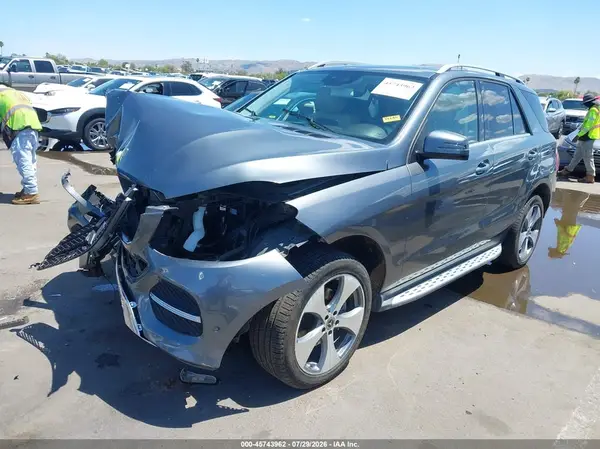 4JGDA5JB2JB048595 2018 MERCEDES-BENZ GLE - Image 2