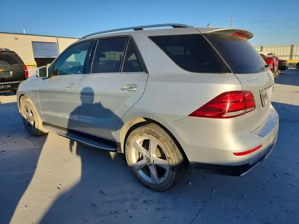 4JGDA5JB2JB127474 2018 MERCEDES-BENZ GLE - Image 2