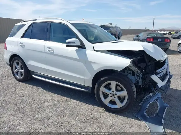 4JGDA5JB3HA933923 2017 MERCEDES-BENZ GLE - Image 1