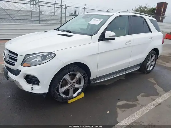 4JGDA5JB3JB074008 2018 MERCEDES-BENZ GLE - Image 2