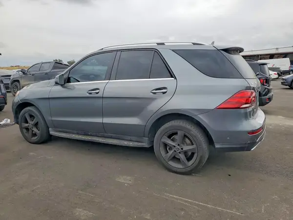 4JGDA5JB5JB027157 2018 MERCEDES-BENZ GLE - Image 2