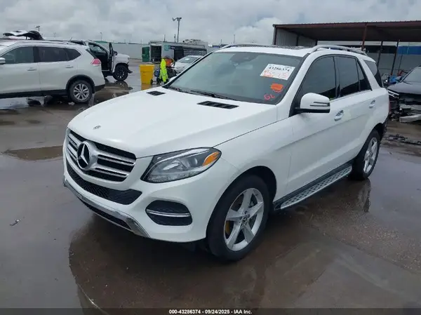 4JGDA5JB5JB121197 2018 MERCEDES-BENZ GLE - Image 2