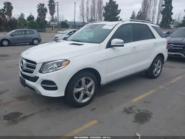 4JGDA5JB5JB180945 2018 MERCEDES-BENZ GLE - Image 2