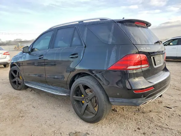 4JGDA5JB6HA831466 2017 MERCEDES-BENZ GLE - Image 2