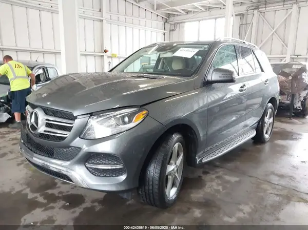 4JGDA5JB8HA843165 2017 MERCEDES-BENZ GLE - Image 2