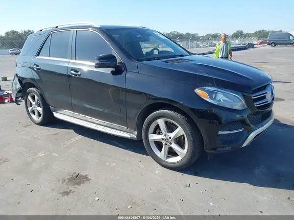 4JGDA5JB8HA946845 2017 MERCEDES-BENZ GLE - Image 1