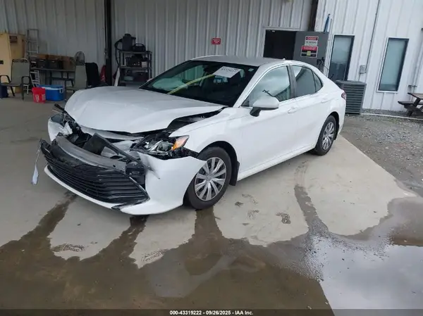 4T1A11AK7LU501063 2020 TOYOTA CAMRY - Image 2