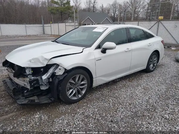 4T1A21FB1LU015967 2020 TOYOTA AVALON - Image 2