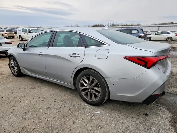 4T1AZ1FB5NU077712 2022 TOYOTA AVALON - Image 2
