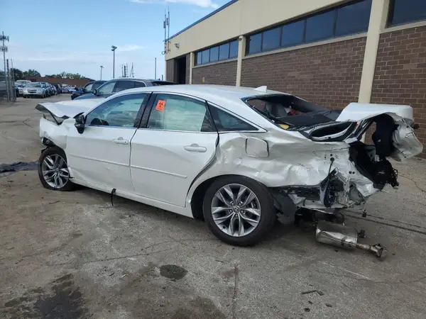 4T1AZ1FB5NU083140 2022 TOYOTA AVALON - Image 2