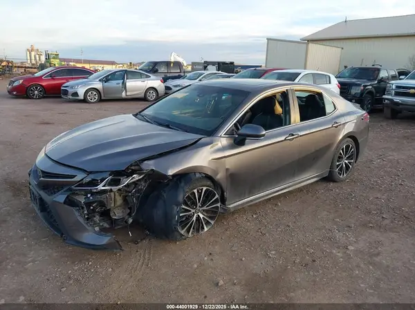 4T1B11HK0JU001883 2018 TOYOTA CAMRY - Image 2