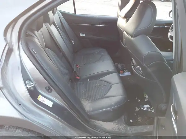 4T1B11HK0JU001883 2018 TOYOTA CAMRY - Image 8