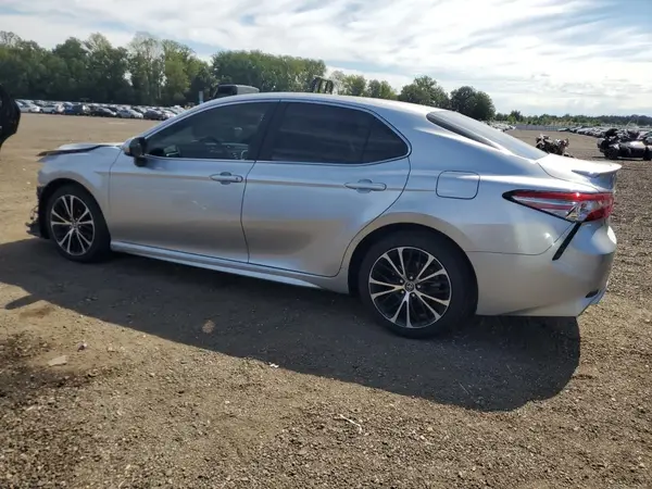 4T1B11HK0JU004735 2018 TOYOTA CAMRY - Image 2