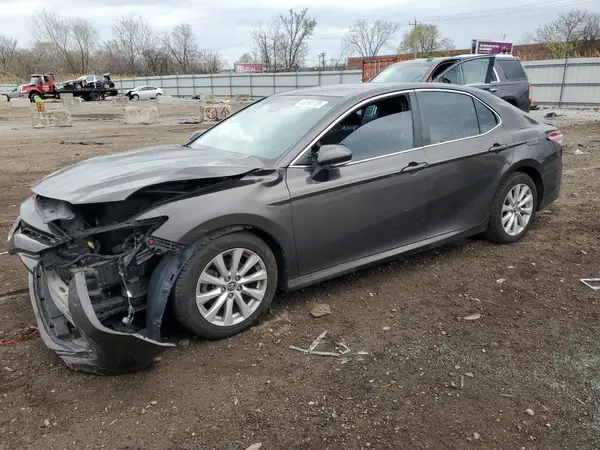 4T1B11HK0JU005903 2018 TOYOTA CAMRY - Image 1